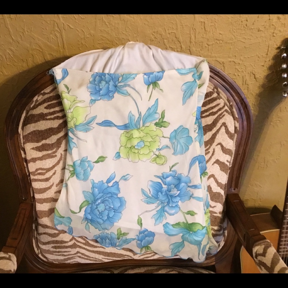Halter top - Picture 2 of 2